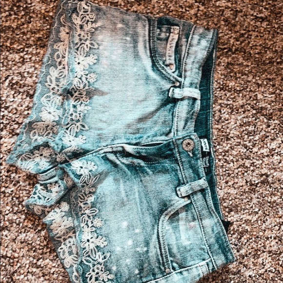 Levi’s denim Shorty short shorts. - Picture 3 of 3